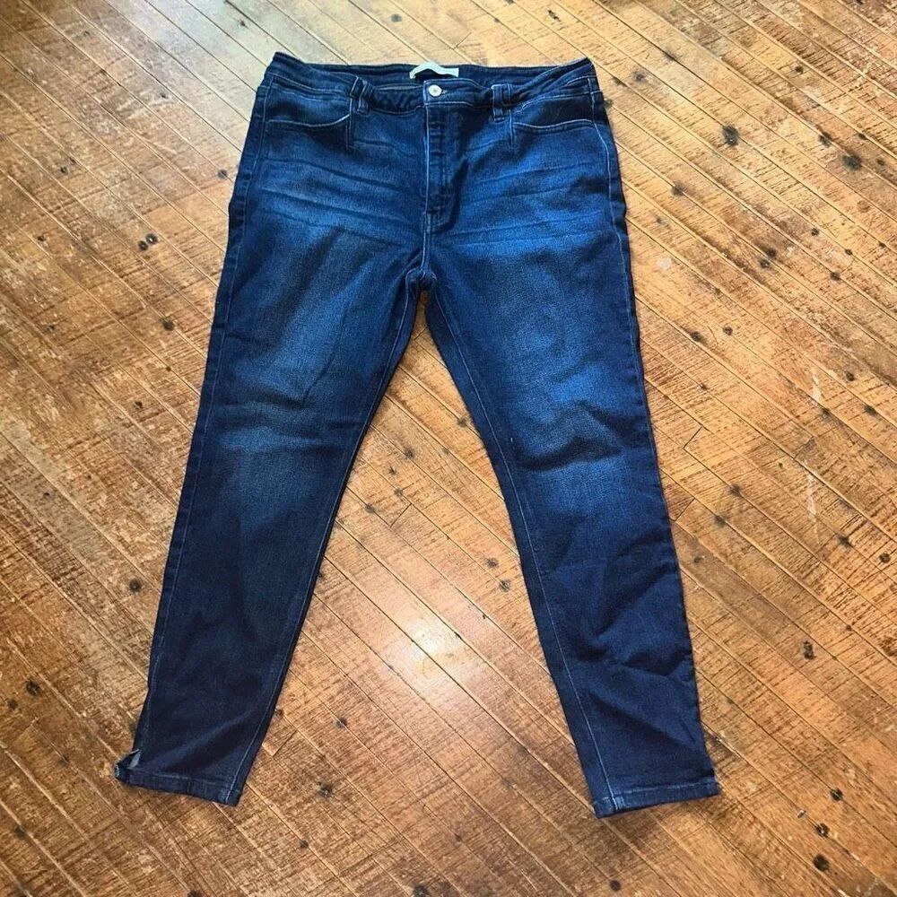 Kancan distressed dark wash stretchy 32 normcore jeans